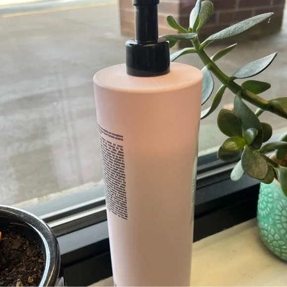 Maria Nila Luminous Colour Shampoo & Conditioner Set 33.8oz Bundle - Picture 6 of 6